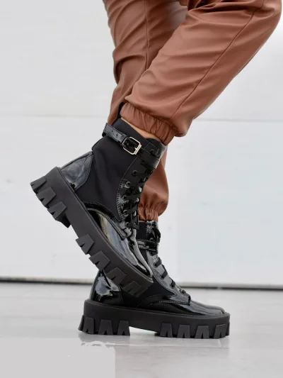 Botas Negras Charol con Bolsillo