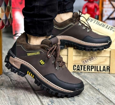 Zapatos Caterpillar Cafés Oscuros